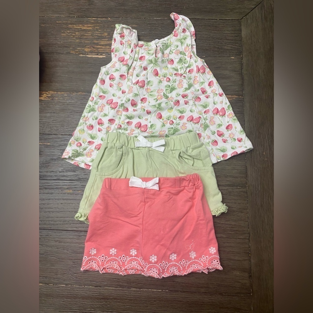 Max Studio kids girls size 2T top and bottom set shirt and shorts